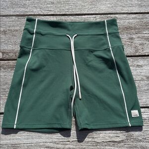 VUORI Daily Piped Short‎ 5" Viridian green size small